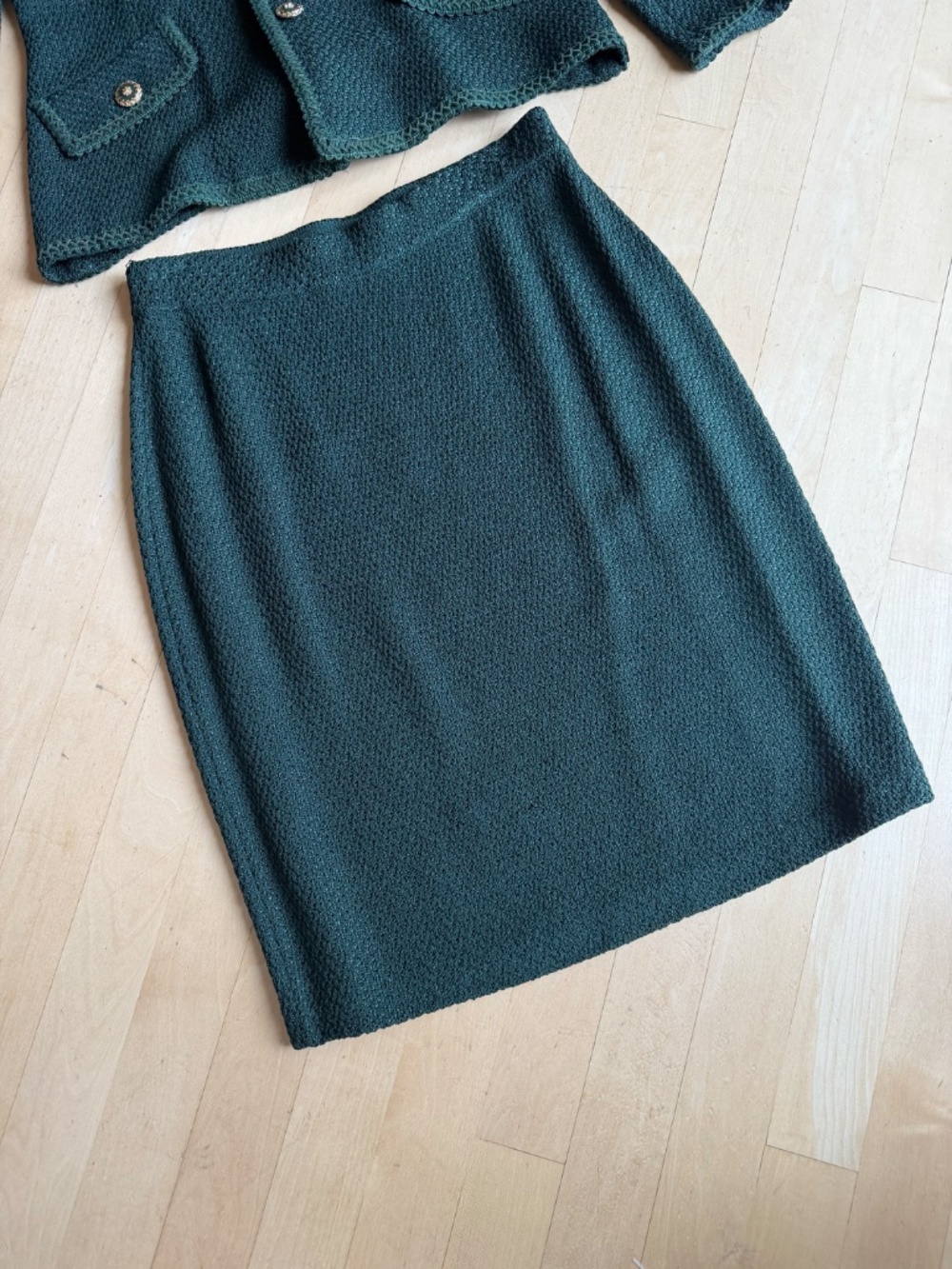 St. John Collection Green textured suit, 2, GD1304 - Picture 5 of 8